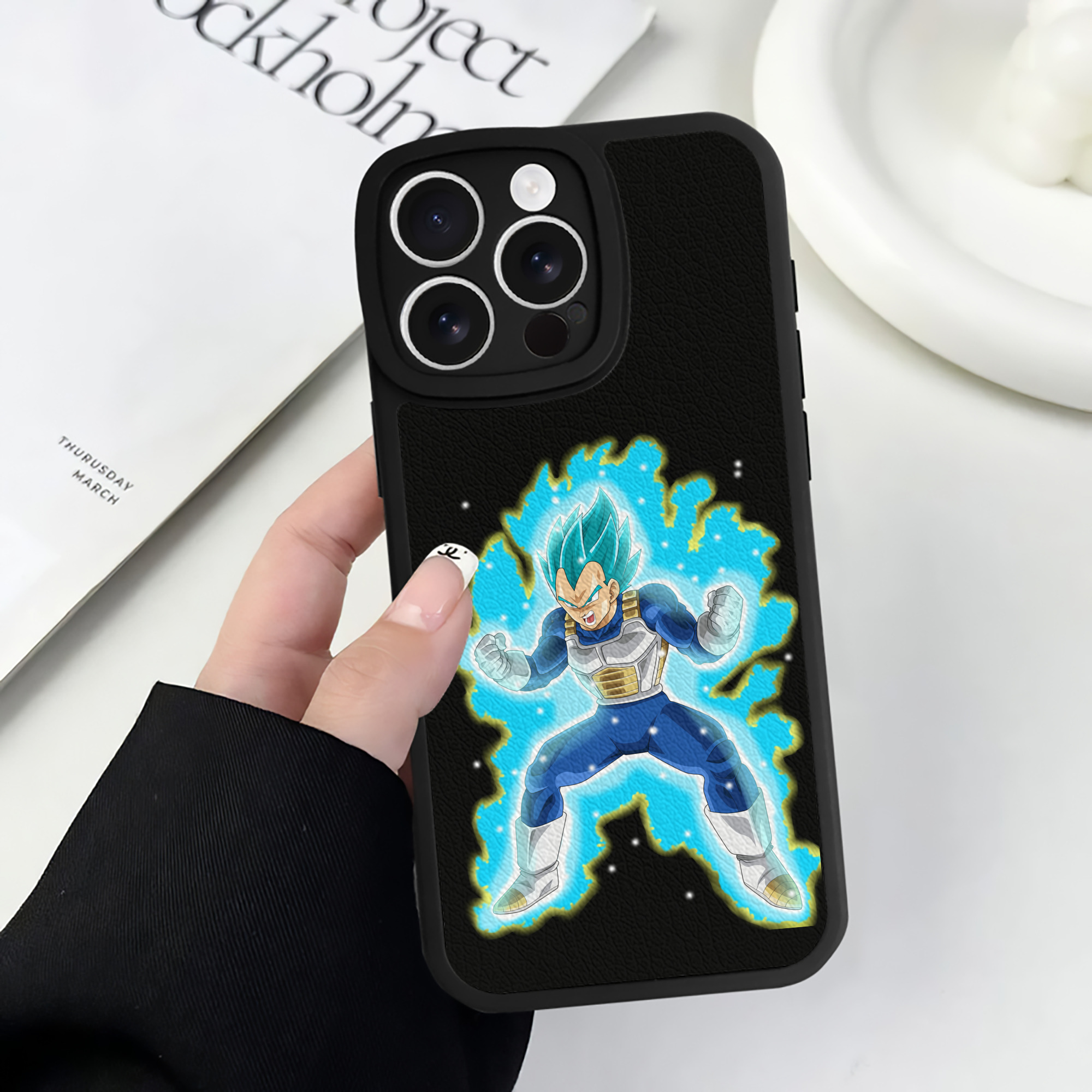 （画像用） ドラゴンボール ベジータ四世（Bejīta Yonsei）DRAGON BALL Vegeta IV 【iPhone 16シリーズ対応】シリコンスマホケース（レザー調） 材質：シリコン
